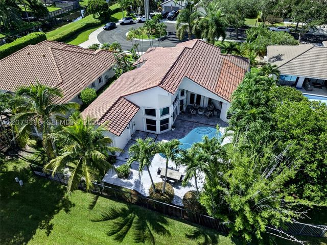 719 Crystal Ct, Weston, FL 33326