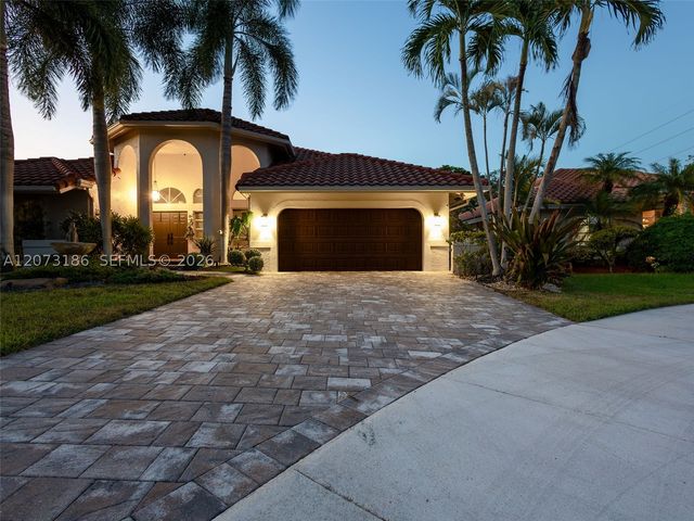 719 Crystal Ct, Weston, FL 33326