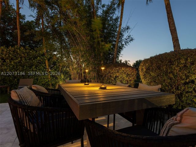 719 Crystal Ct, Weston, FL 33326