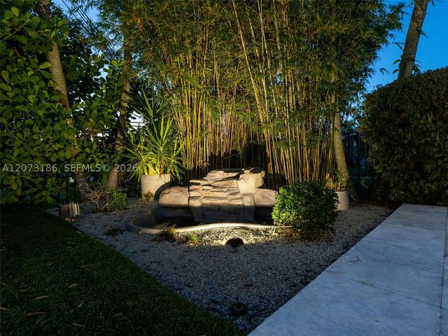 719 Crystal Ct, Weston, FL 33326