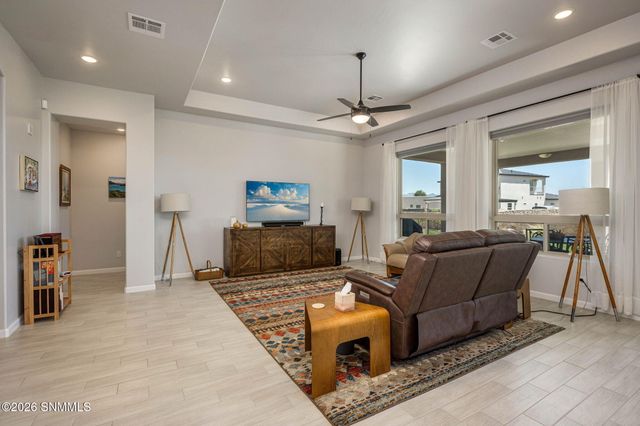 391 Red Cap Court, Las Cruces, NM 88007