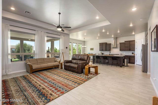 391 Red Cap Court, Las Cruces, NM 88007