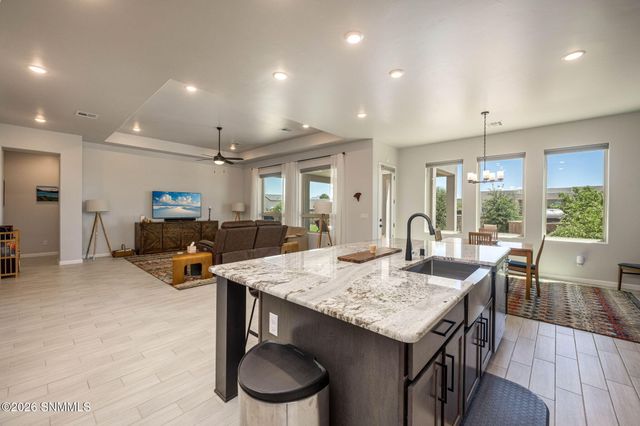 391 Red Cap Court, Las Cruces, NM 88007