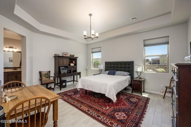 391 Red Cap Court, Las Cruces, NM 88007