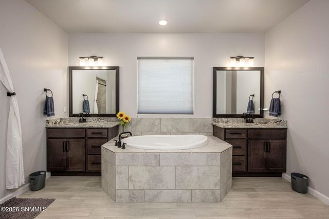 391 Red Cap Court, Las Cruces, NM 88007
