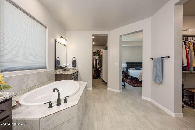 391 Red Cap Court, Las Cruces, NM 88007