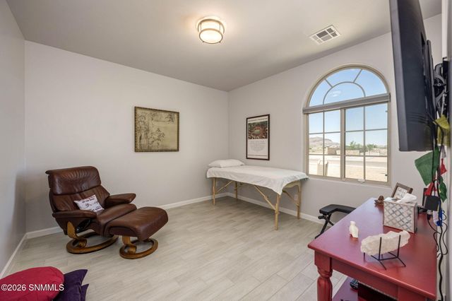 391 Red Cap Court, Las Cruces, NM 88007