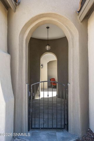 391 Red Cap Court, Las Cruces, NM 88007