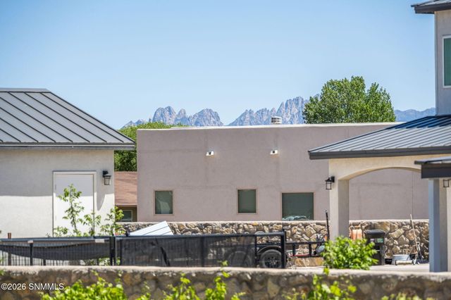 391 Red Cap Court, Las Cruces, NM 88007