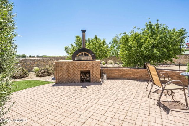 391 Red Cap Court, Las Cruces, NM 88007