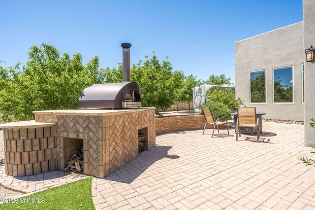 391 Red Cap Court, Las Cruces, NM 88007