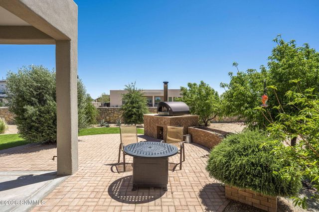 391 Red Cap Court, Las Cruces, NM 88007