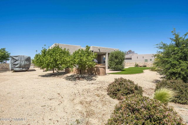 391 Red Cap Court, Las Cruces, NM 88007