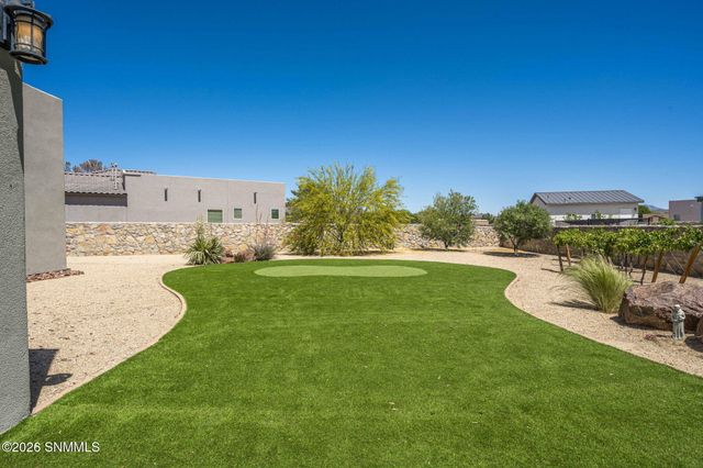 391 Red Cap Court, Las Cruces, NM 88007