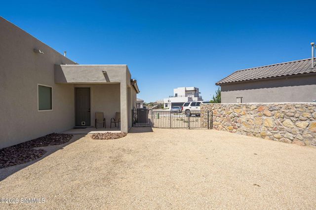 391 Red Cap Court, Las Cruces, NM 88007