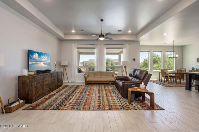 391 Red Cap Court, Las Cruces, NM 88007