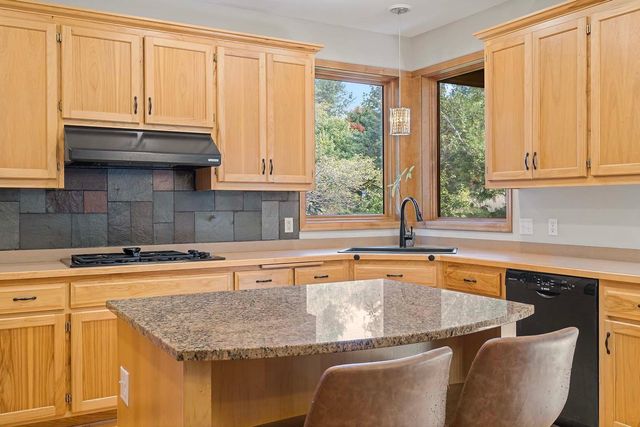 10668 Alton Court, Inver Grove Heights, MN 55077