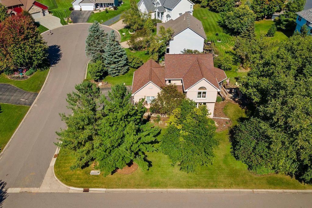 10668 Alton Court, Inver Grove Heights, MN 55077