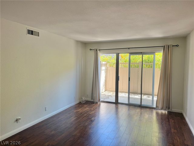 650 Oakmont Avenue 2113, Las Vegas, NV 89109