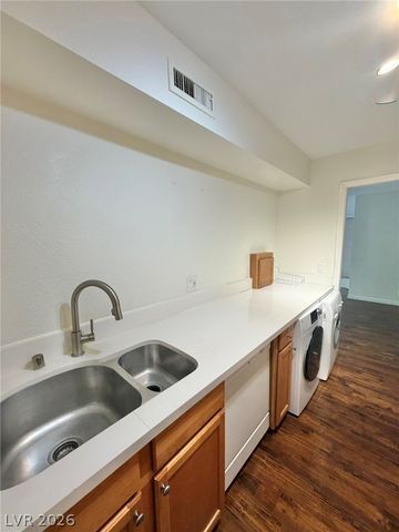 650 Oakmont Avenue 2113, Las Vegas, NV 89109
