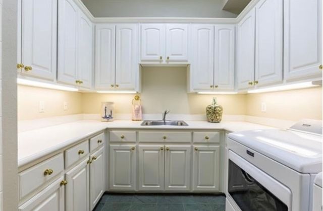 7985 Caruth Court, Dallas, TX 75225
