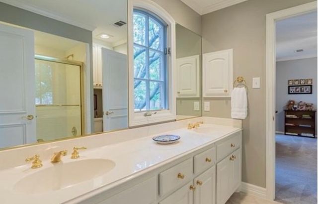 7985 Caruth Court, Dallas, TX 75225