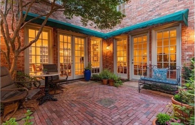 7985 Caruth Court, Dallas, TX 75225