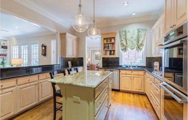 7985 Caruth Court, Dallas, TX 75225