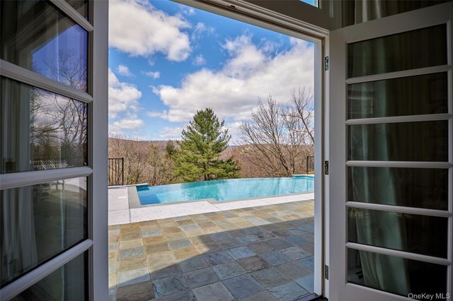 94 Cliff Road, Tuxedo Park, NY 10987
