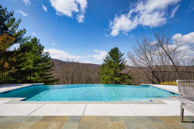 94 Cliff Road, Tuxedo Park, NY 10987