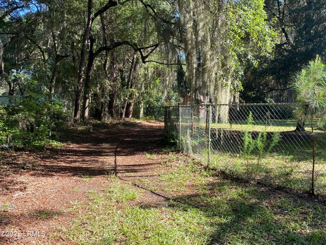 698 Seaside Road, St. Helena Island, SC 29920