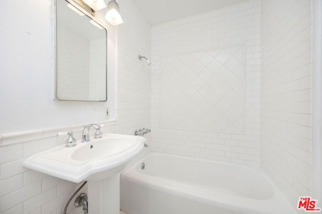 1826 S Rimpau Boulevard, Los Angeles, CA 90019