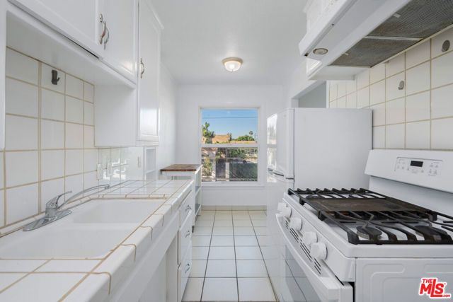 1826 S Rimpau Boulevard, Los Angeles, CA 90019