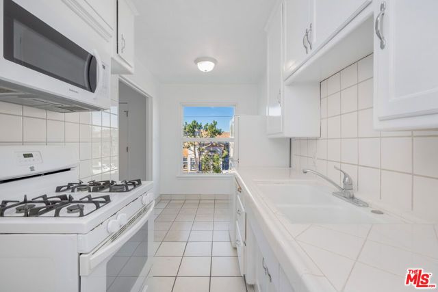 1826 S Rimpau Boulevard, Los Angeles, CA 90019