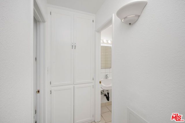 1826 S Rimpau Boulevard, Los Angeles, CA 90019