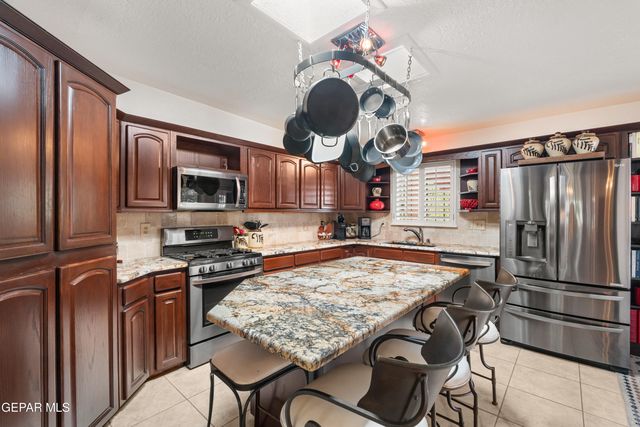 5249 DESERT WILLOW Drive, El Paso, TX 79938