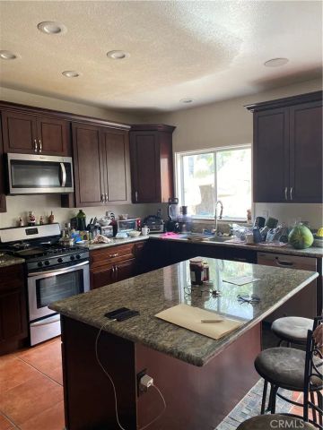 2884 W Buena Vista, Rialto, CA 92377