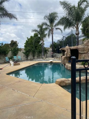 2884 W Buena Vista, Rialto, CA 92377