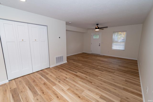 1111 Edwardsburg Ave, Elkhart, IN 46514