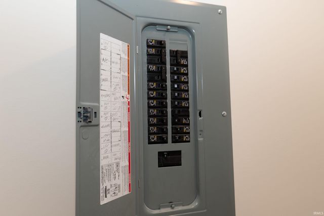 1111 Edwardsburg Ave, Elkhart, IN 46514