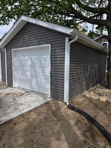 1111 Edwardsburg Ave, Elkhart, IN 46514