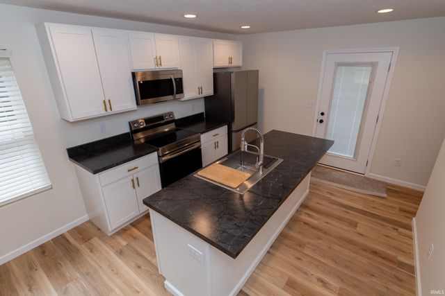 1111 Edwardsburg Ave, Elkhart, IN 46514