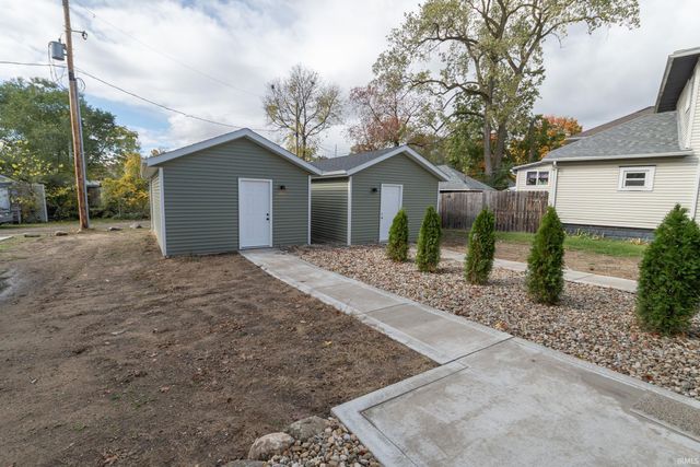 1111 Edwardsburg Ave, Elkhart, IN 46514