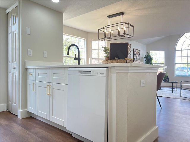 5002 LAGUNA BAY CIRCLE 7, Kissimmee, FL 34746