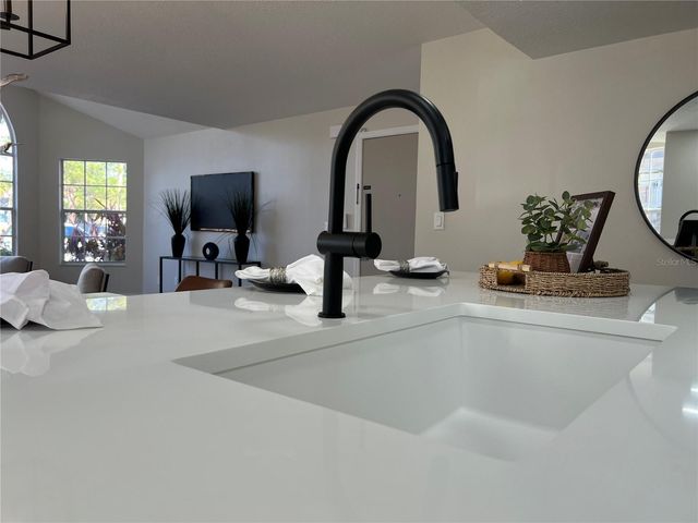 5002 LAGUNA BAY CIRCLE 7, Kissimmee, FL 34746