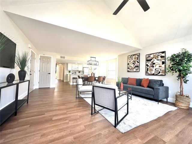 5002 LAGUNA BAY CIRCLE 7, Kissimmee, FL 34746