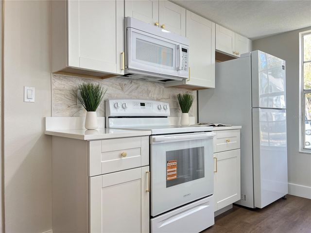 5002 LAGUNA BAY CIRCLE 7, Kissimmee, FL 34746