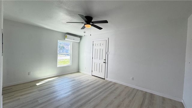 1513 10th St 1, Corpus Christi, TX 78404