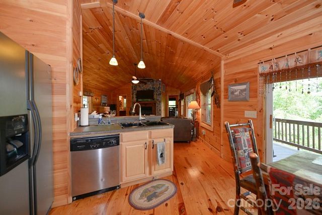 470 Bear Ridge Road, Tuckasegee, NC 28783