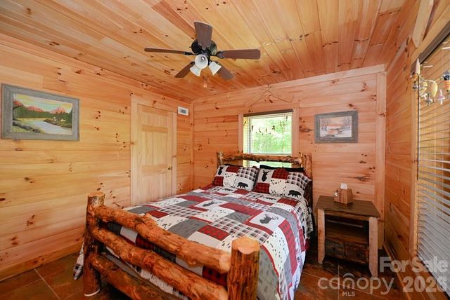 470 Bear Ridge Road, Tuckasegee, NC 28783